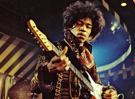 Did Jimi Hendrix Know Music Theory: A Symphony of Chaos and Genius